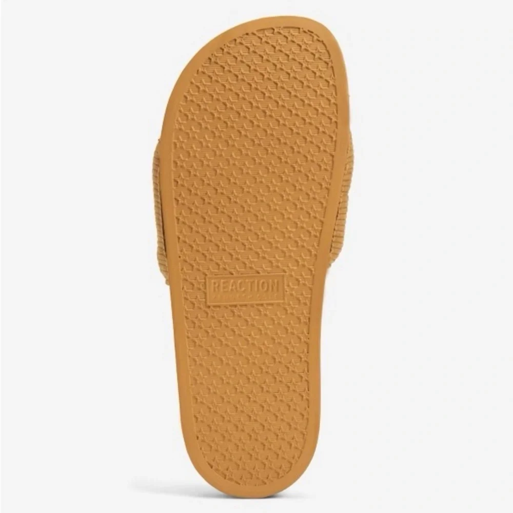 NWT. Kenneth Cole Reaction Screen Quilted Slide Sandal Mustard Yellow